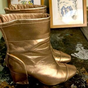 Zipper on boots, chrome pink size 5 1/2 or six